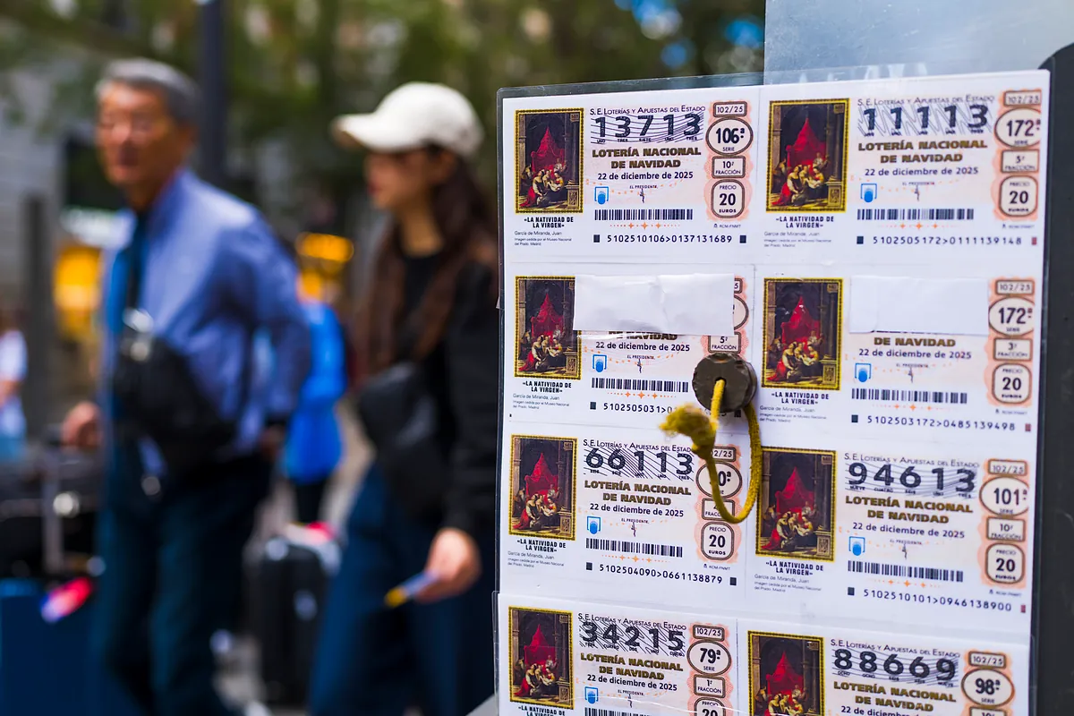 De comprar dos pisos y tres coches a sólo un piso y lejos del centro: así ha adelgazado en 14 años el Gordo de Navidad - El Mundo