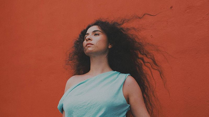 Silvana Estrada publica su disco 'Vendrán Suaves Lluvias'