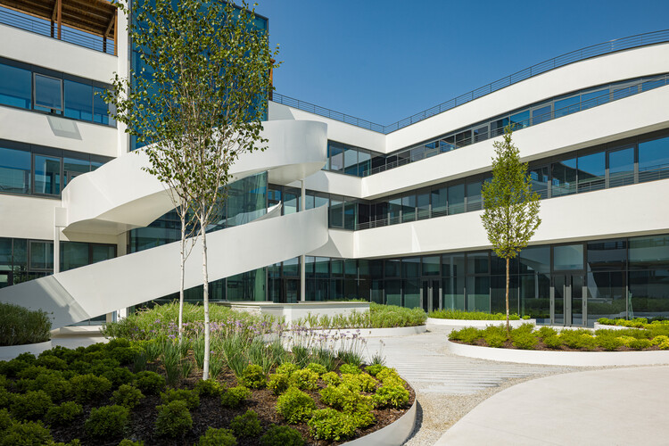 Oriente Green Campus / LJ-Group Landscape Architecture + Saraiva + Associados + Kohn Pedersen Fox (KPF)  - Fotografía exterior