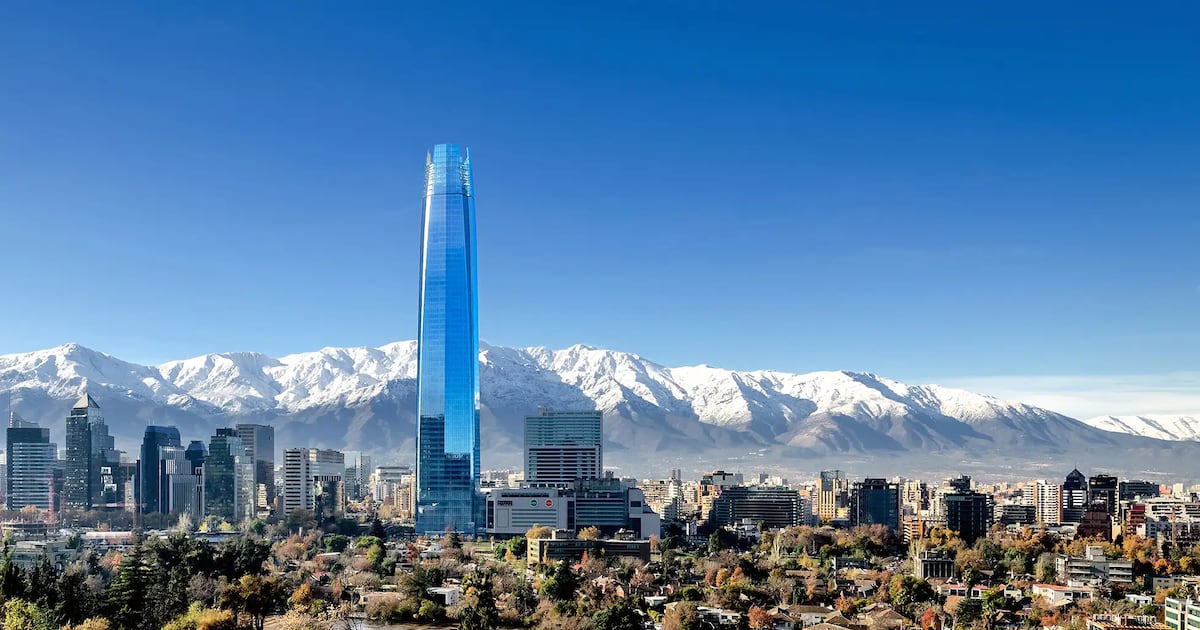 Dónde queda el edificio más alto de Sudamérica: mide 300 metros, tiene 62 pisos y ofrece vistas increíbles de una importante ciudad