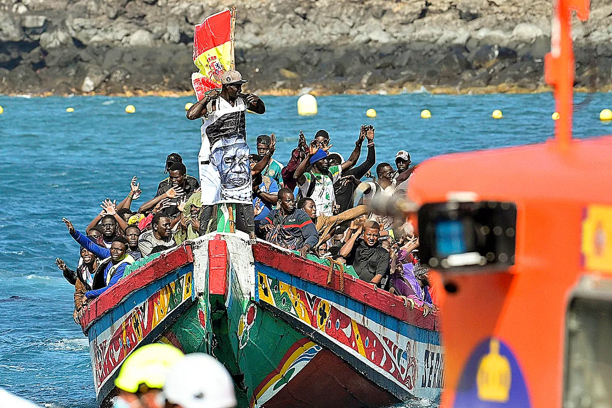 Cuatro muertos en un cayuco que se quedó sin víveres a 30 km al sur de El Hierro - El Mundo