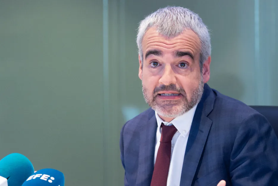 Aena cae un 4% y lidera las caídas en el Ibex por las dudas sobre las tasas y su plan inversor - Expansión