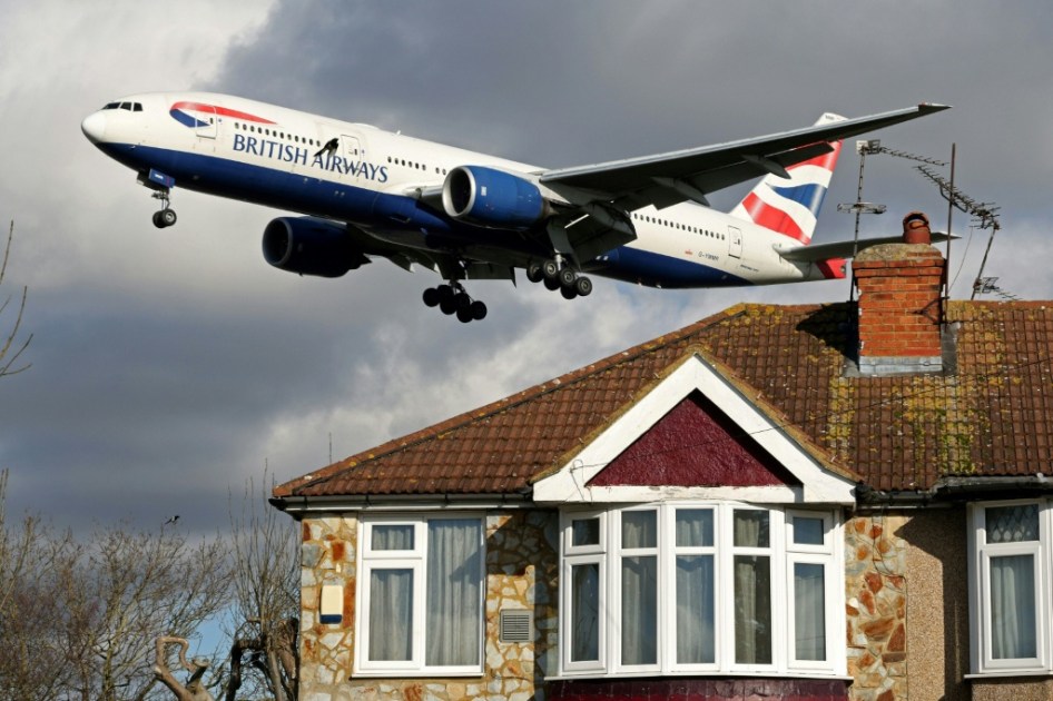 Bajan las ganancias de la casa matriz de British Airways e Iberia mientras se debilita el mercado de EEUU