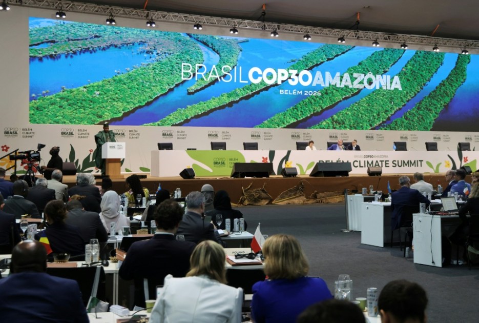 Países promueven impuestos a los vuelos de lujo durante la COP30