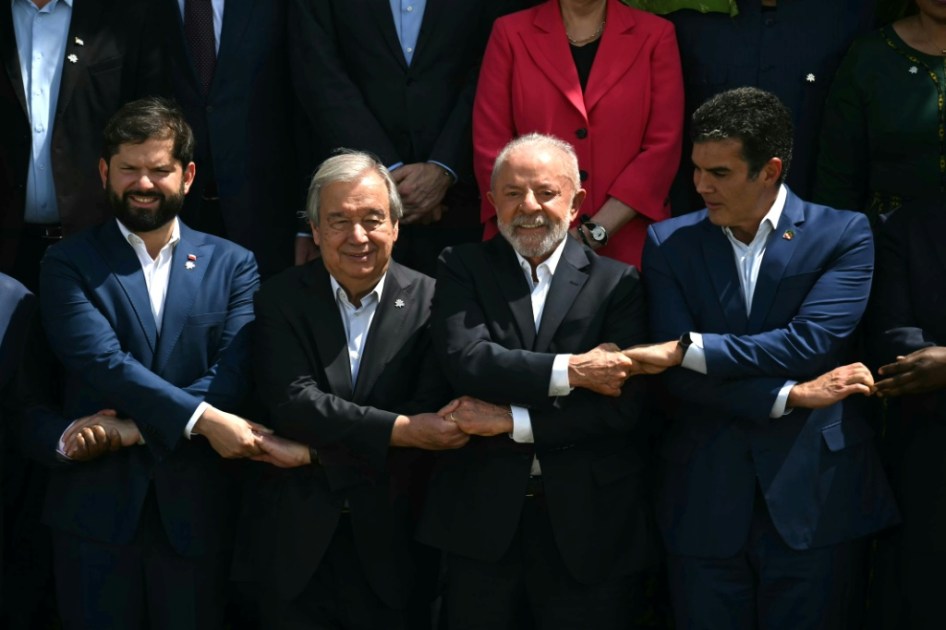 En la COP30 en la Amazonía, Lula pide al mundo acelerar la salida de las energías fósiles