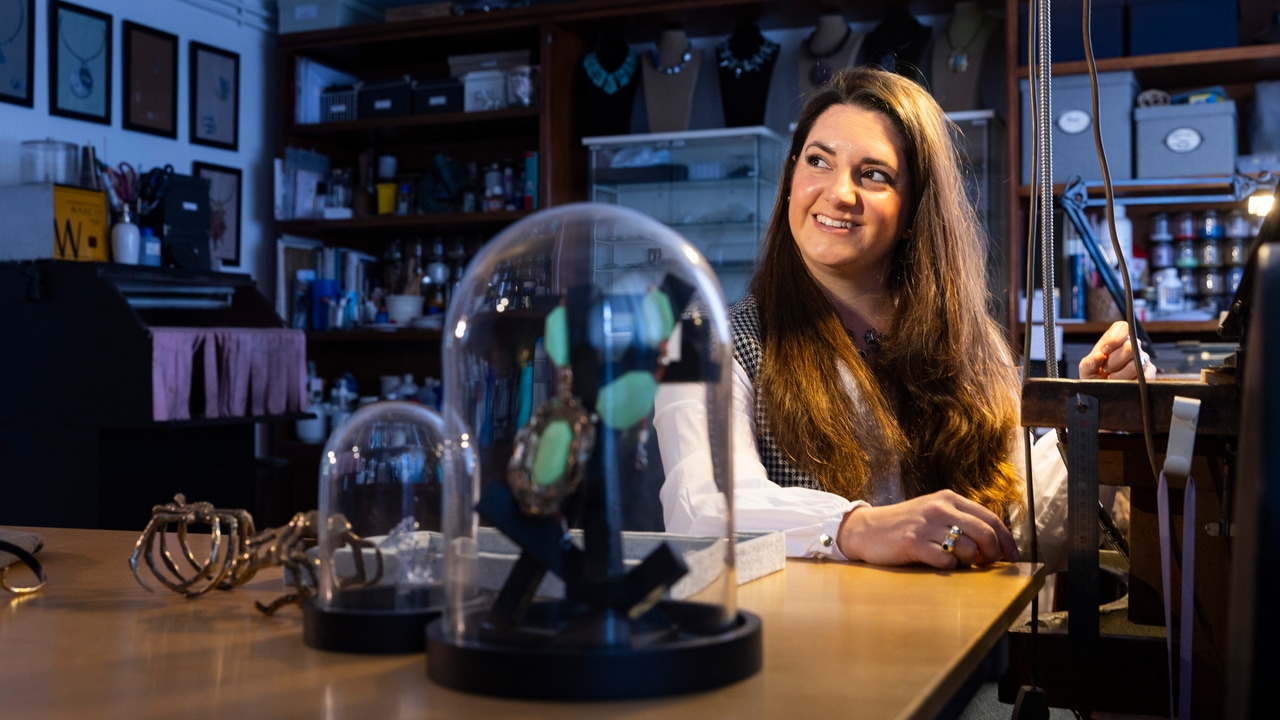 “Soy yo la que diseña, modela, suelda, lija y pule”