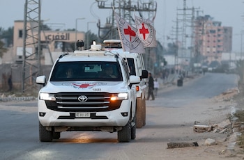 La Cruz Roja transporta el