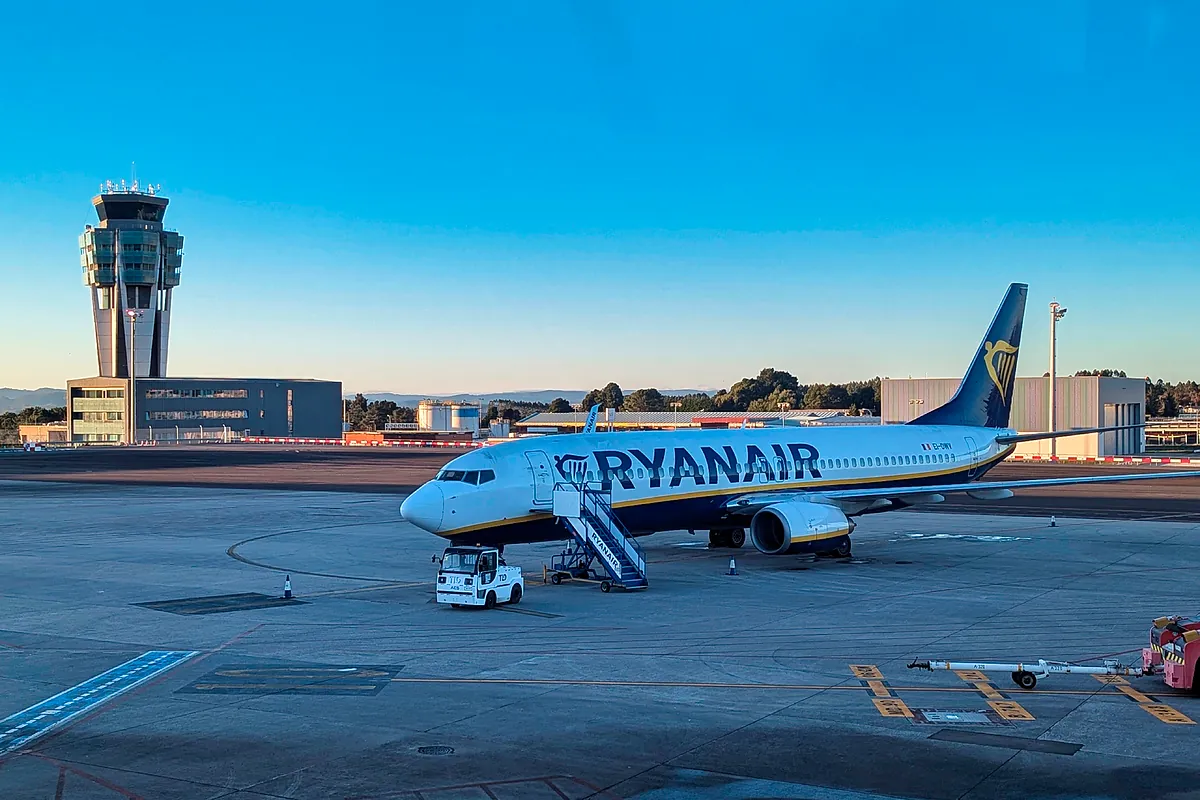 Ryanair solo permitirá embarcar con la tarjeta digital de su 'app' a partir del miércoles - Expansión