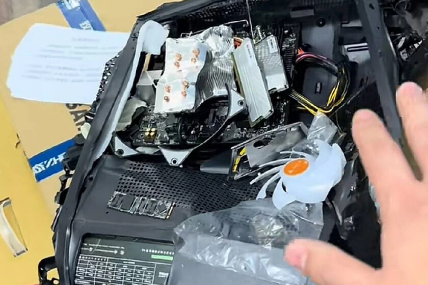 Un técnico recibió un PC Gaming aplastado junto a la pregunta más absurda de la historia: "¿Crees que funciona?"