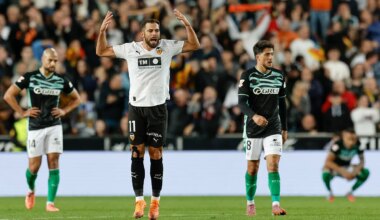 La resurrección del Valencia solo alcanza para agarrar un empate ante el Betis en Mestalla - El Mundo