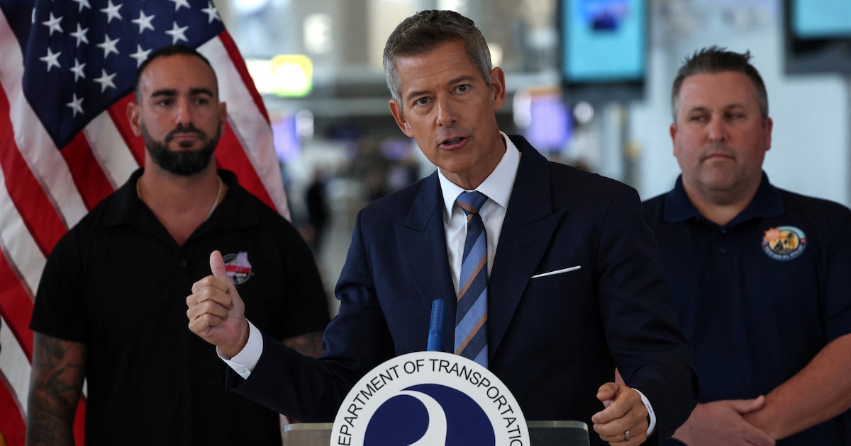 El secretario de Transporte de EEUU advirtió que el tráfico aéreo podría reducirse al mínimo si continúa el cierre del Gobierno