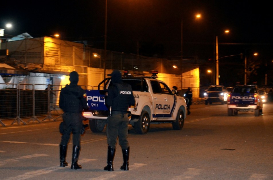 Al menos 31 presos mueren en una cárcel de Ecuador durante una jornada violenta