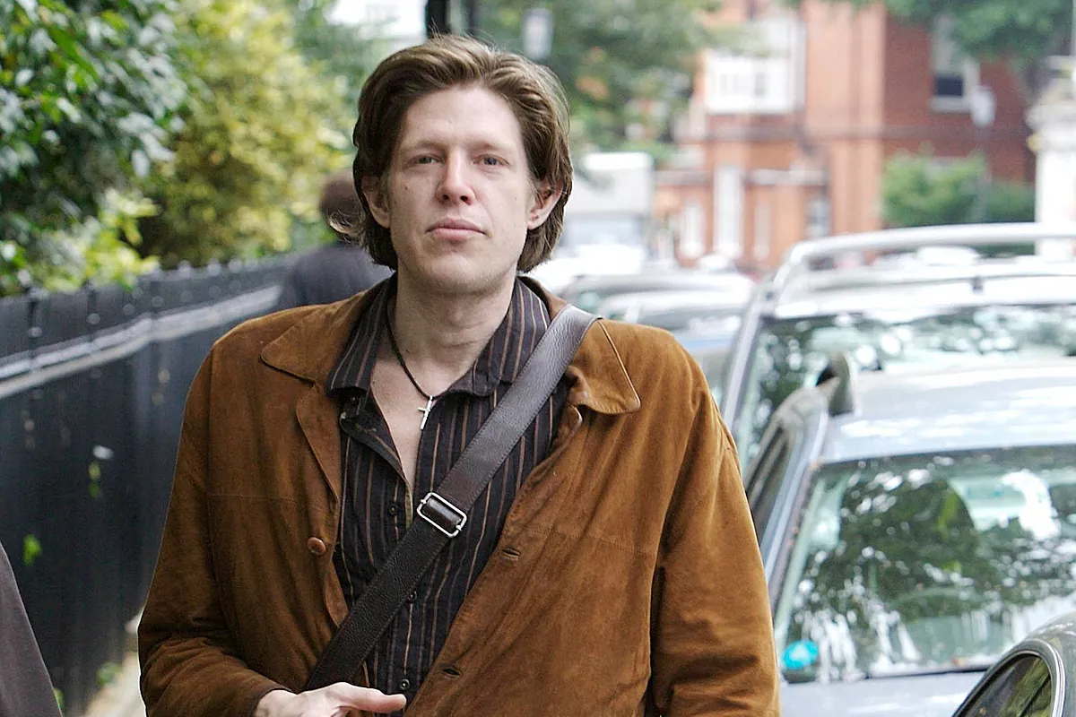 Pierce Brosnan se reconcilia con su hijo Christopher, tras 20 años distanciados a causa de la adicción a las drogas - El Mundo