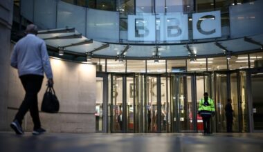El presidente de la BBC se disculpa por edición engañosa de discurso de Trump