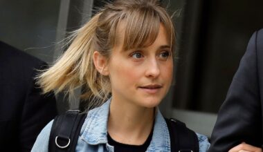 Allison Mack, actriz de ‘Smallville’, rompe el silencio tras su salida de prisión y admite su responsabilidad como parte de una secta sexual