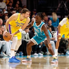 Sin aprietos para los Lakers