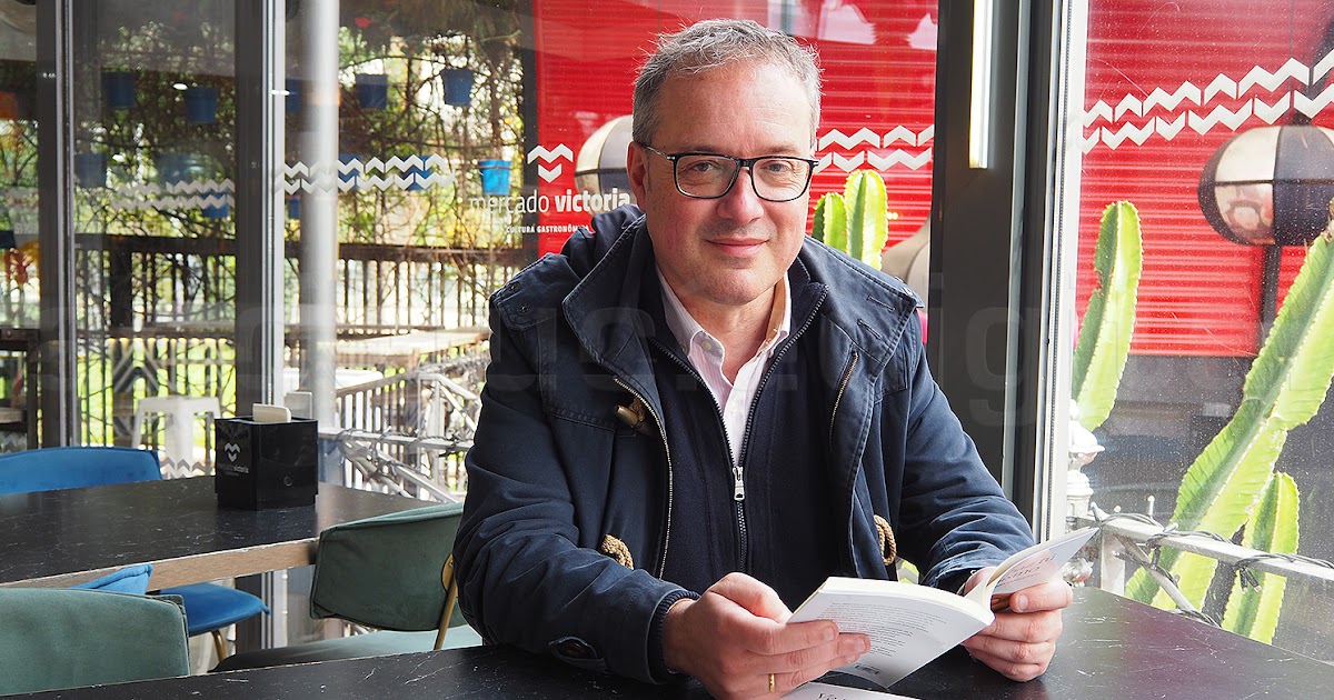 El artista rambleño Rafael Luque Muñoz presenta su obra en la sede de la RTVA ~ Montilla Digital