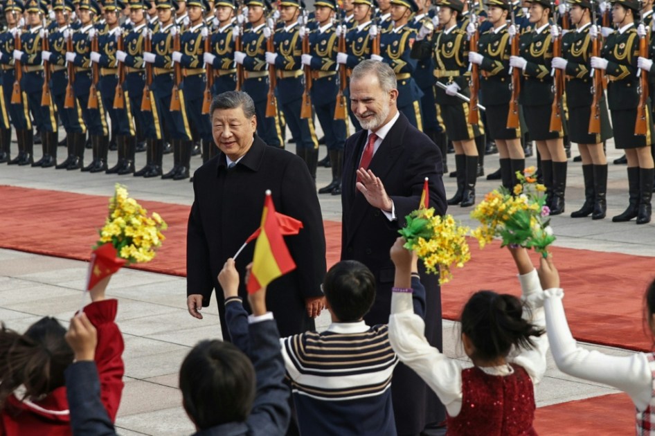 El rey de España y Xi abogan por un "desarrollo global abierto" en una reunión en Pekín