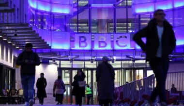 Trump dice que tiene la "obligación" de demandar a la BBC por la edición engañosa