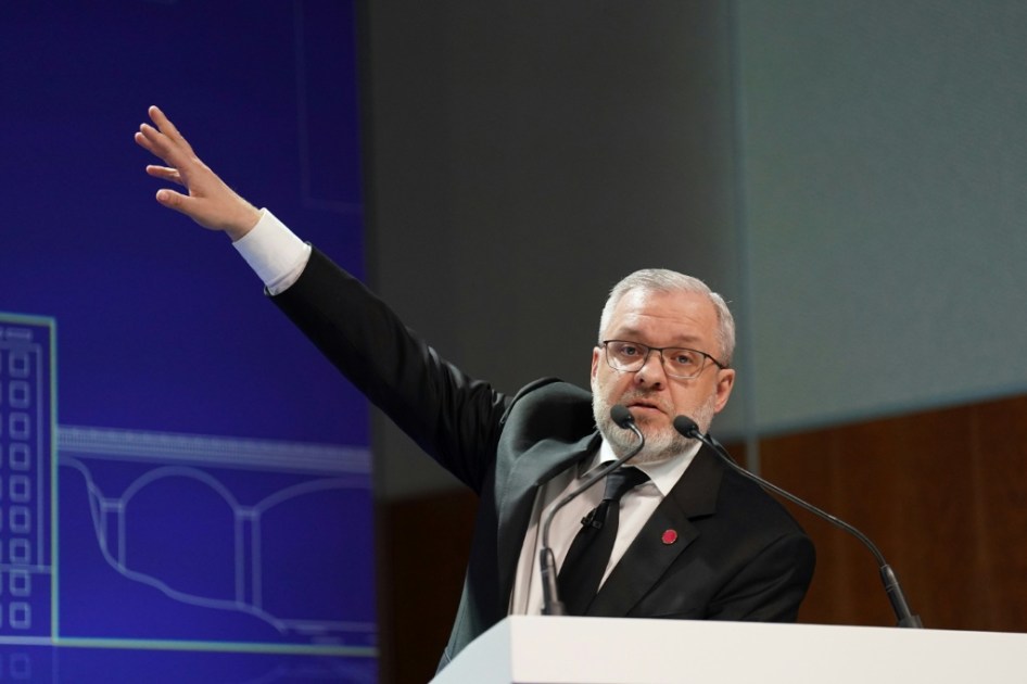 Un escándalo de corrupción y batallas judiciales ponen a prueba a Zelenski en Ucrania