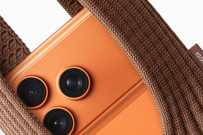 Apple lanza un "calcetín" para proteger tu móvil y "solo" te cobrará 200 euros por él