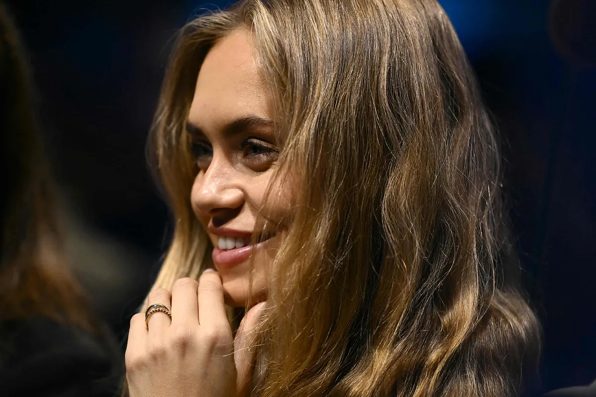 Laila Hasanovic: así es la novia modelo de Jannik Sinner, que luce un sospechoso anillo en las gradas de las ATP Finals de Turín - El Mundo