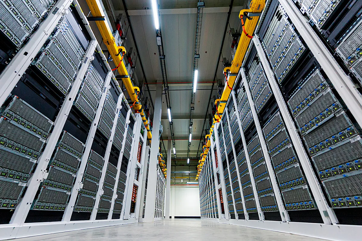 Luz verde preliminar al megaproyecto de 10.000 millones de Microsoft en Aragón - Expansión