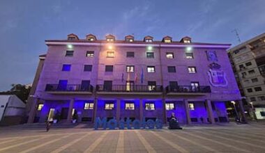 El ayuntamiento se ilumina de azul por el Día Mundial de la Diabetes