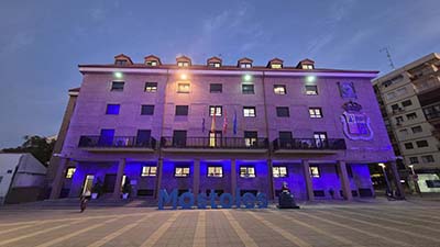 El ayuntamiento se ilumina de azul por el Día Mundial de la Diabetes