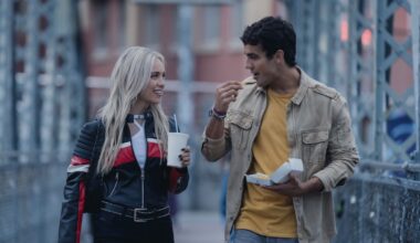 Óscar Casas y Ana Mena se enamoran en 'Ídolos', cuyo tráiler ya está disponible