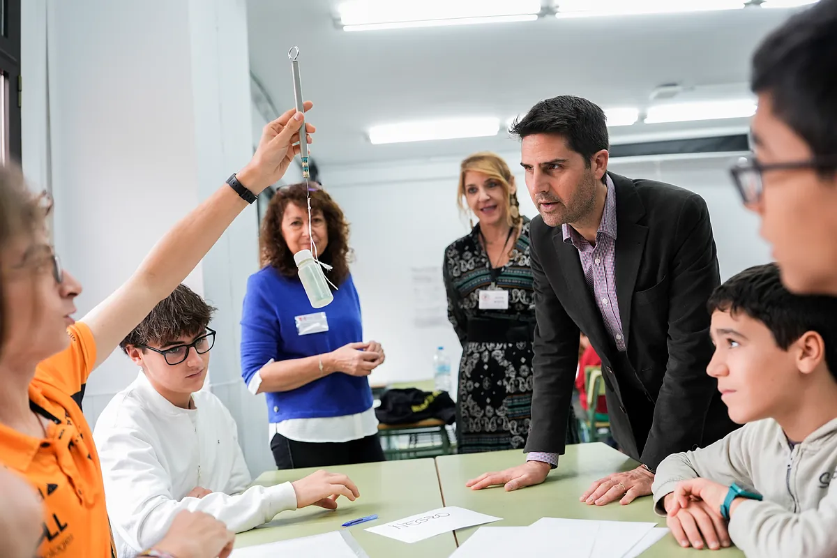 'Acelerón' universitario de Ayuso antes de aprobar su ley: reunión con los decanos, guiños a la financiación "histórica" y un pulso (más) por la privada - El Mundo