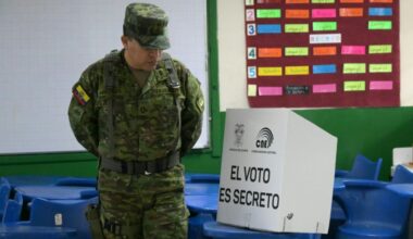 Ecuador votó referendo sobre regreso de bases militares extranjeras y nueva Constitución