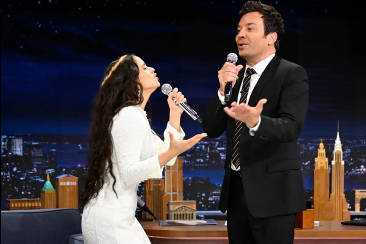 Rosalía pone a sus pies a Jimmy Fallon: le seduce, lo atrapa y firma su rendición - El Mundo