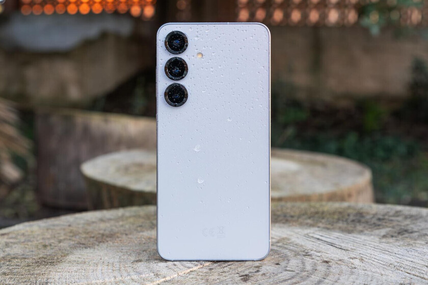 El Samsung Galaxy S25 baja de precio antes del Black Friday y te regalan un año extra de garantía