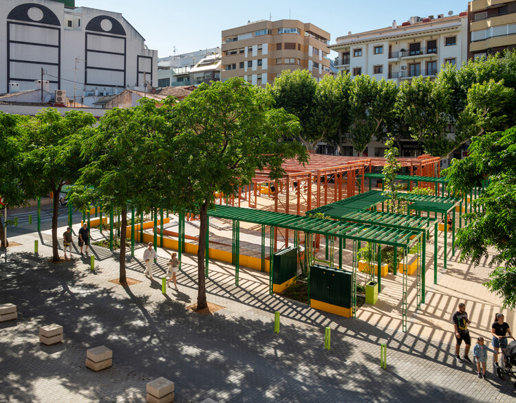 Plaza María Hervás en el Centro Histórico de Dénia, Comunidad Valenciana / DVCH DeVillarCHacon - Fotografía exterior