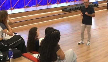 Critican a un osteópata que fue a OT 2025 por los comentarios inapropiados a una concursante: "Se me van los ojos, lo siento" - El Mundo