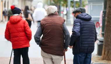 Pensiones en noviembre de 2025: cuándo se cobran en el Banco Santander, CaixaBank, ING y el resto de entidades - El Mundo