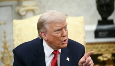 Trump amenaza con retirar la licencia de ABC tras las preguntas de una periodista