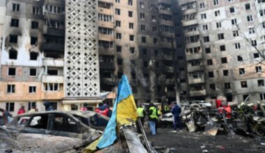 Zelenski afirma que aún hay 22 desaparecidos tras el ataque ruso del miércoles