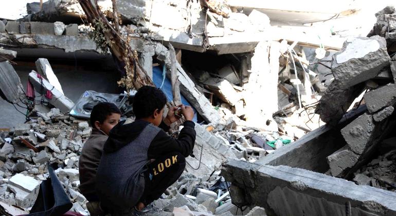 Gaza: Dos niños palestinos son asesinados cada día desde que Israel firmó el alto el fuego