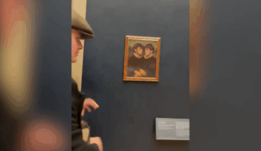 dos influencers burlan la seguridad del Museo del Louvre y cuelgan su propio retrato junto a la Mona Lisa