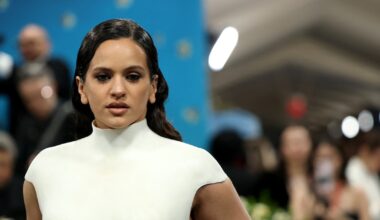 Rosalía explica el revés que sufrió con su vestido en la MET Gala 2025: “Fingí que decía: ‘Necesito agua, necesito un momento para respirar’”