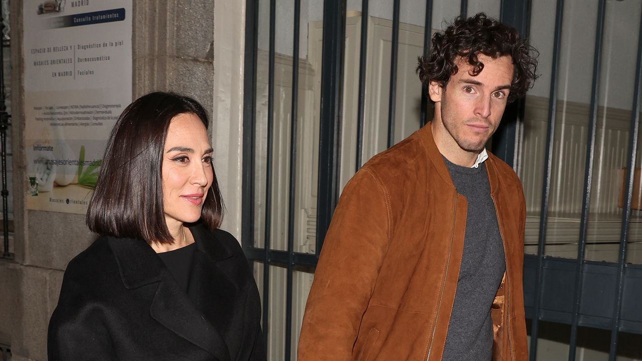 Cómo llevar sandalias de tacón cuando hace frío, por Tamara Falcó