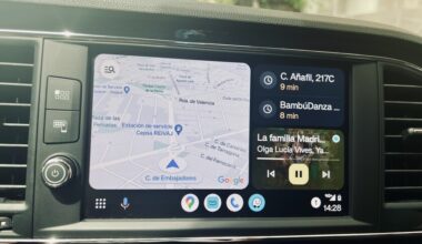 No conocía este truco para ganar espacio en la pantalla en Android Auto. El navegador ahora se ve mucho más grande