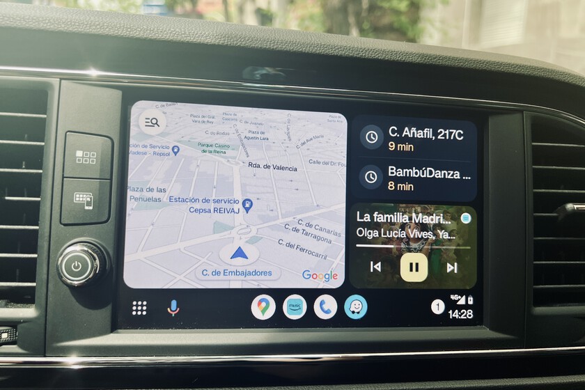 No conocía este truco para ganar espacio en la pantalla en Android Auto. El navegador ahora se ve mucho más grande