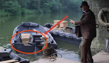 Si pausas Indiana Jones y la Última Cruzada en el minuto 1:03:01, verás que alguien del equipo de rodaje le echa un cable a él y a su padre