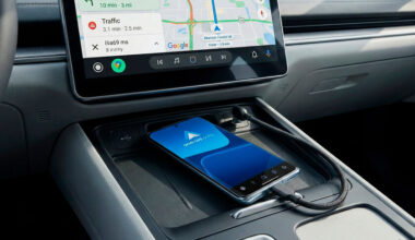 el cable que pone fin al caos en la consola de mi coche cuando uso Android Auto