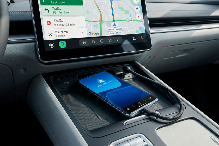 el cable que pone fin al caos en la consola de mi coche cuando uso Android Auto