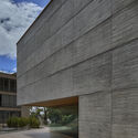 © Mónica Barreneche Edificio de Prácticas Musicales, Universidad de los Andes / Carolina Jaimes + Juan Esteban López + Alejandro Puentes - Fotografía exterior, Concreto