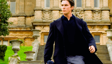 "Los techos se están cayendo". Abandonada tras la película de Nolan, la verdadera mansión de Batman puede acabar en ruinas